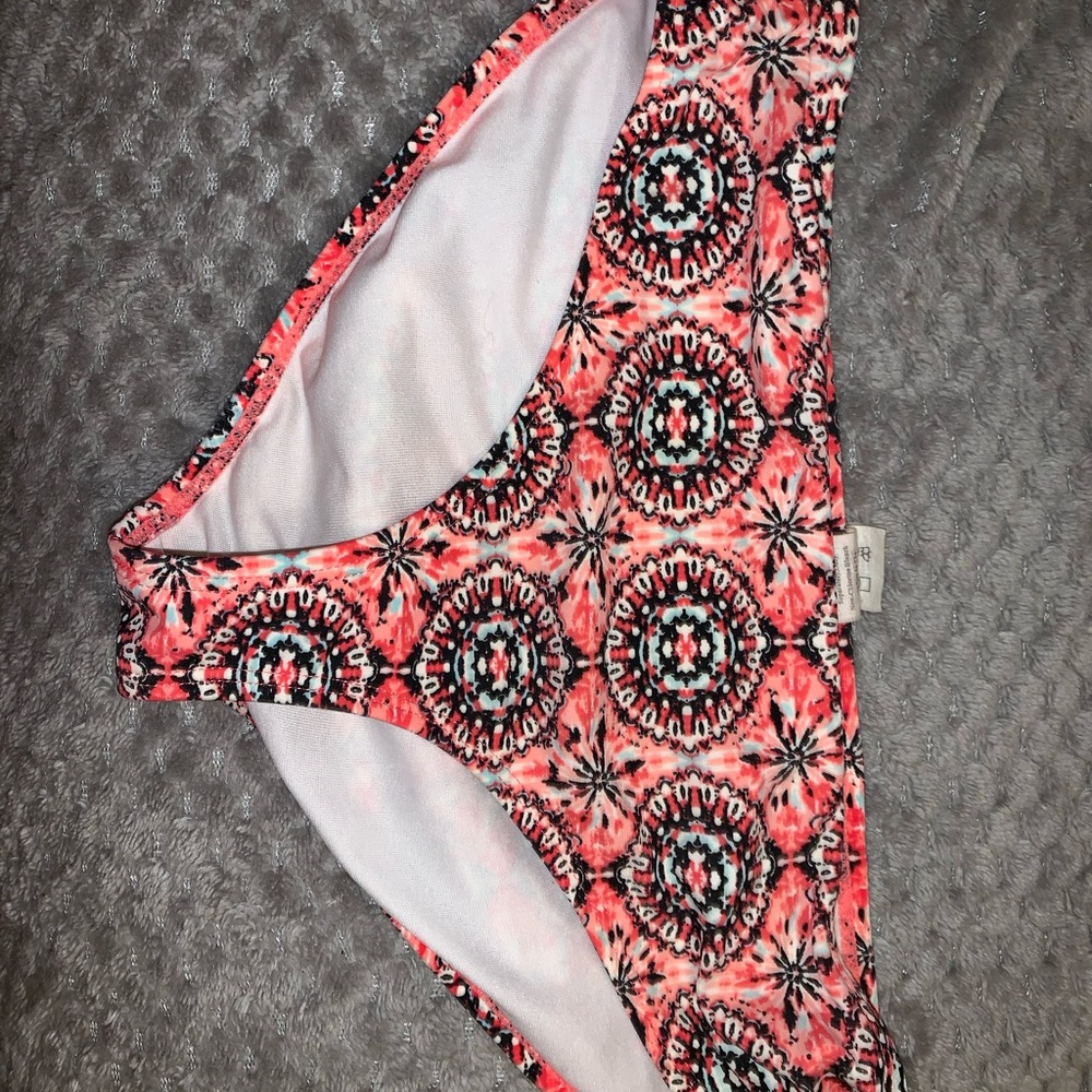 Bikini - Picture 3 of 4
